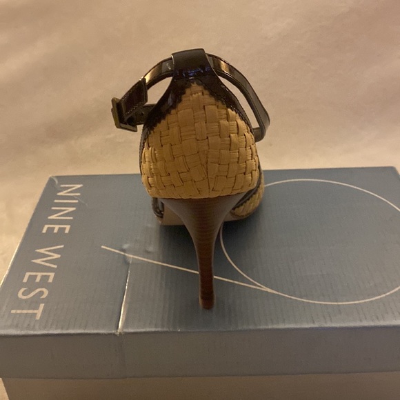 Brand new heels, never been worn - Picture 4 of 7